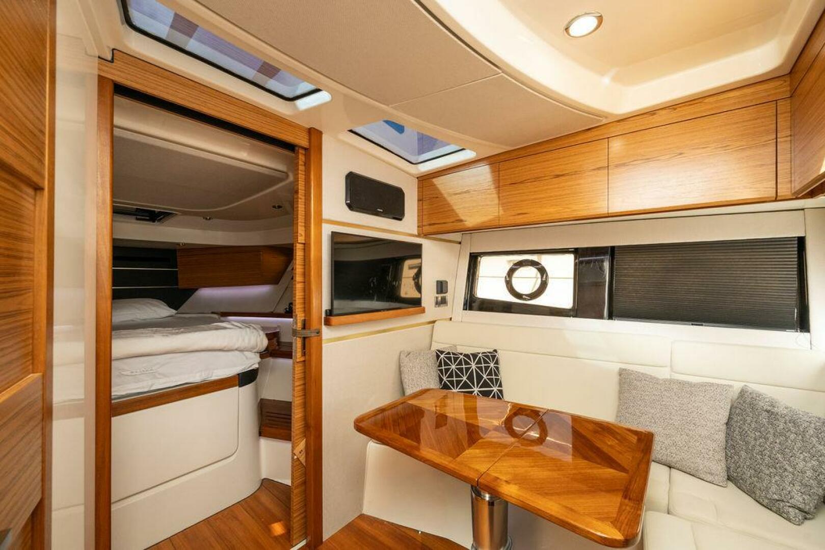 2023 Boston Whaler 405 Conquest - Image 33