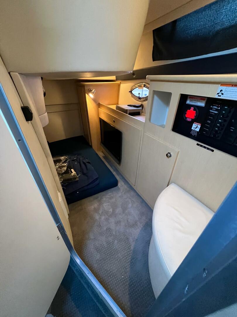 2012 Bayliner 335 - Image 13