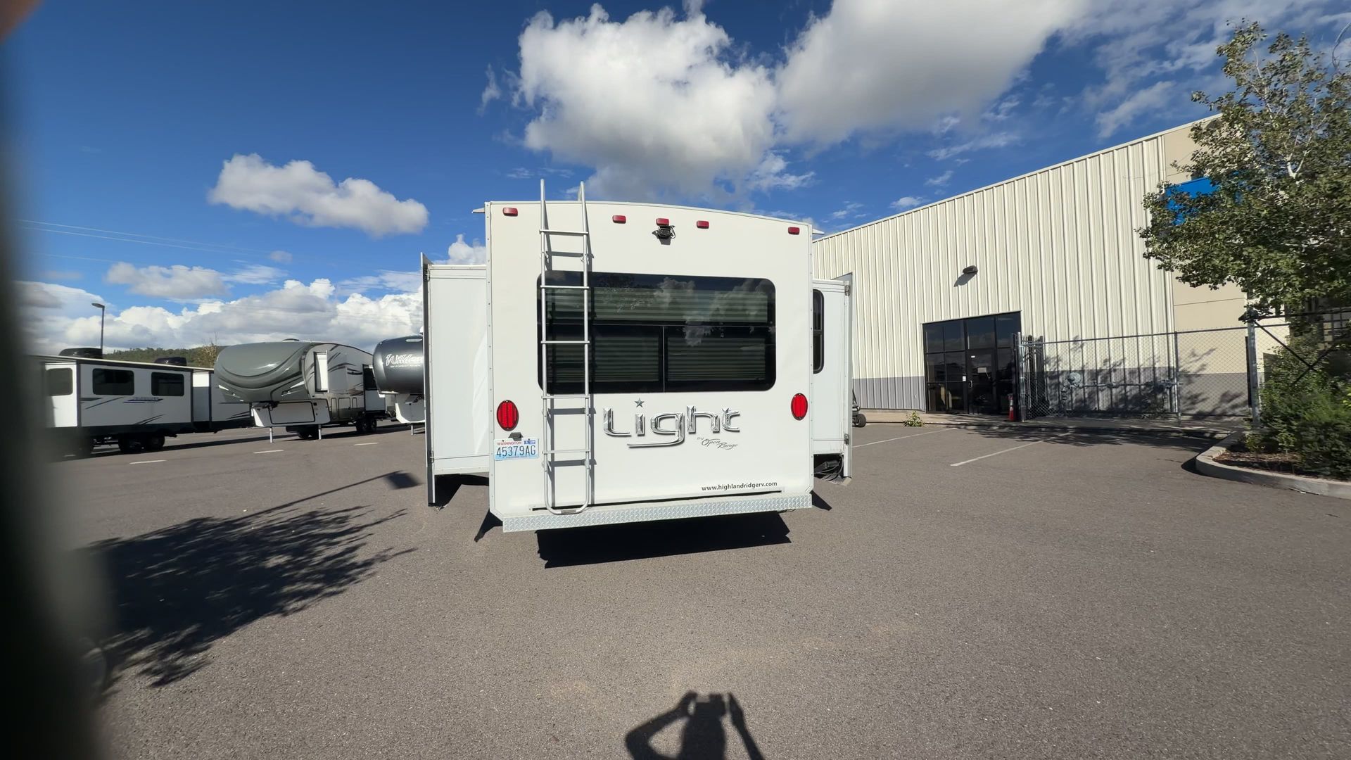 2016 Highland Ridge Light LF297RLS - Image 5