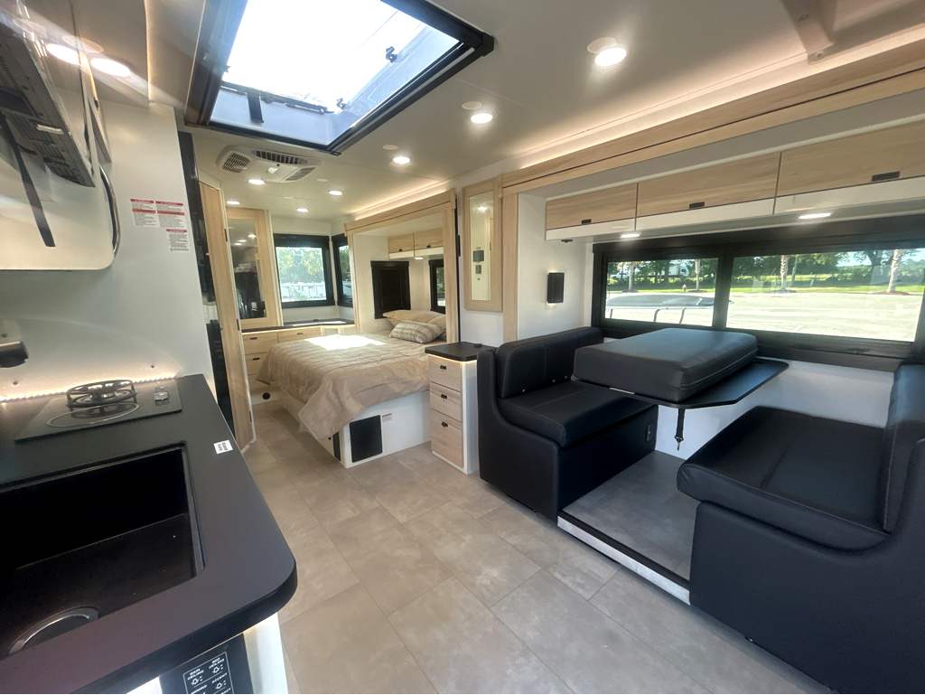 2027 ENTEGRA COACH QWEST 25L - Image 13