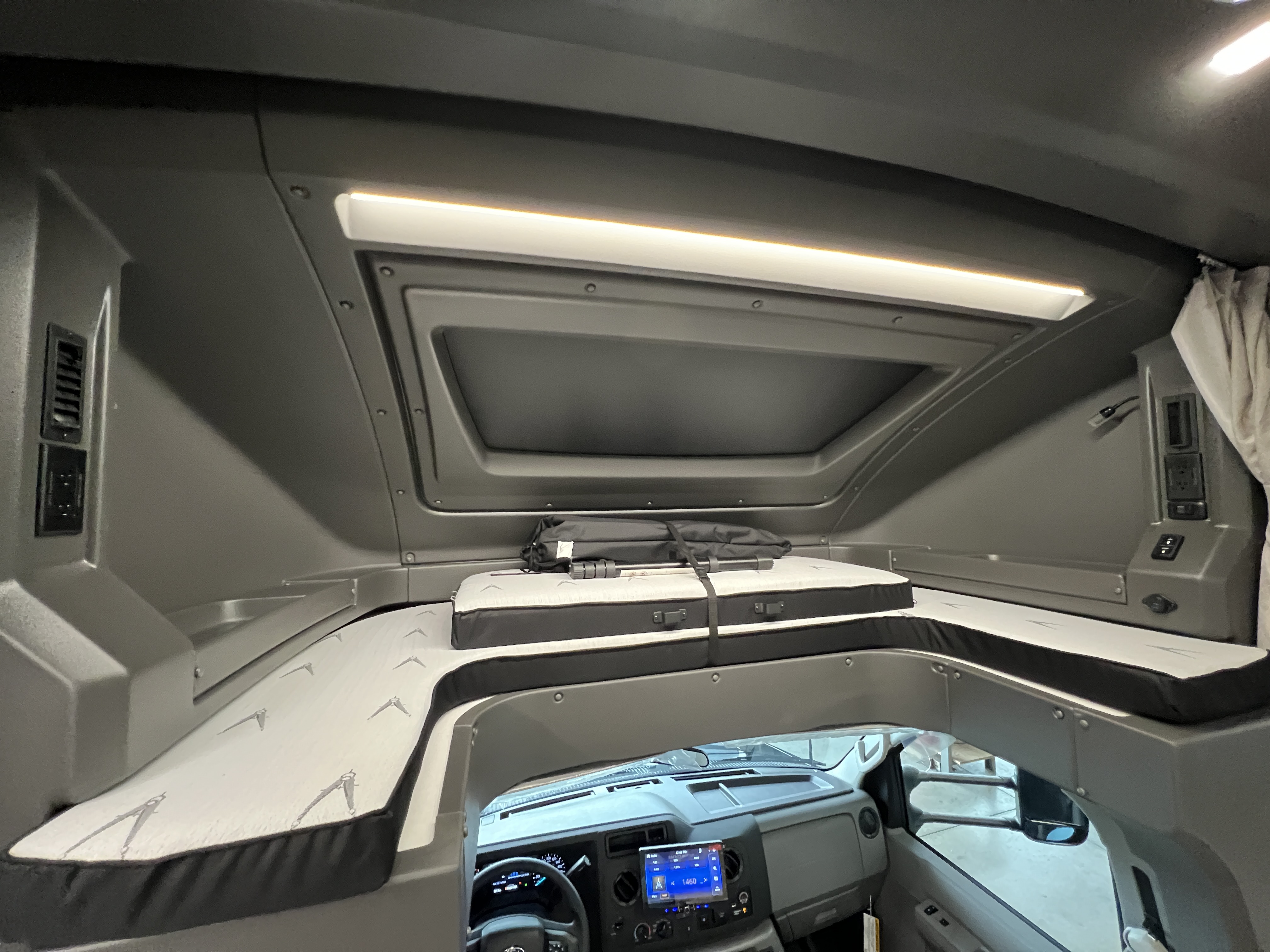 2027 Grand Design LINEAGE SERIES E 30DC - Image 16