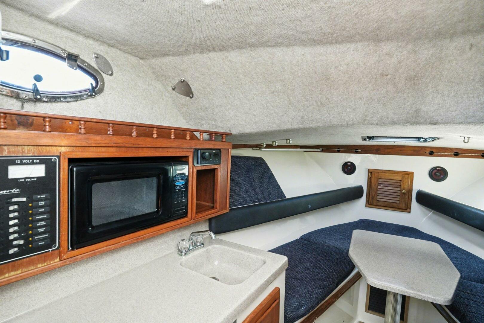 2002 Albemarle 268 Express Fisherman Base - Image 7