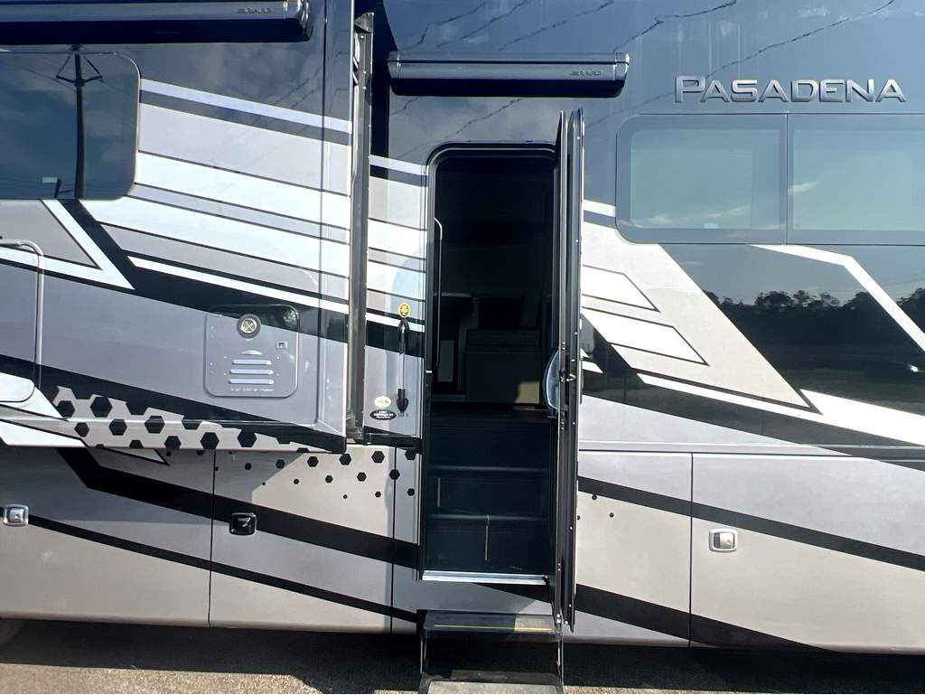 2026 THOR MOTOR COACH PASADENA 38FX - Image 17