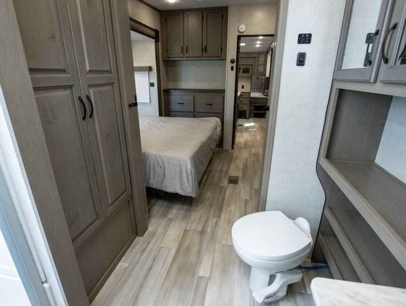 2022 Coachmen Chaparral 334FL - Image 22