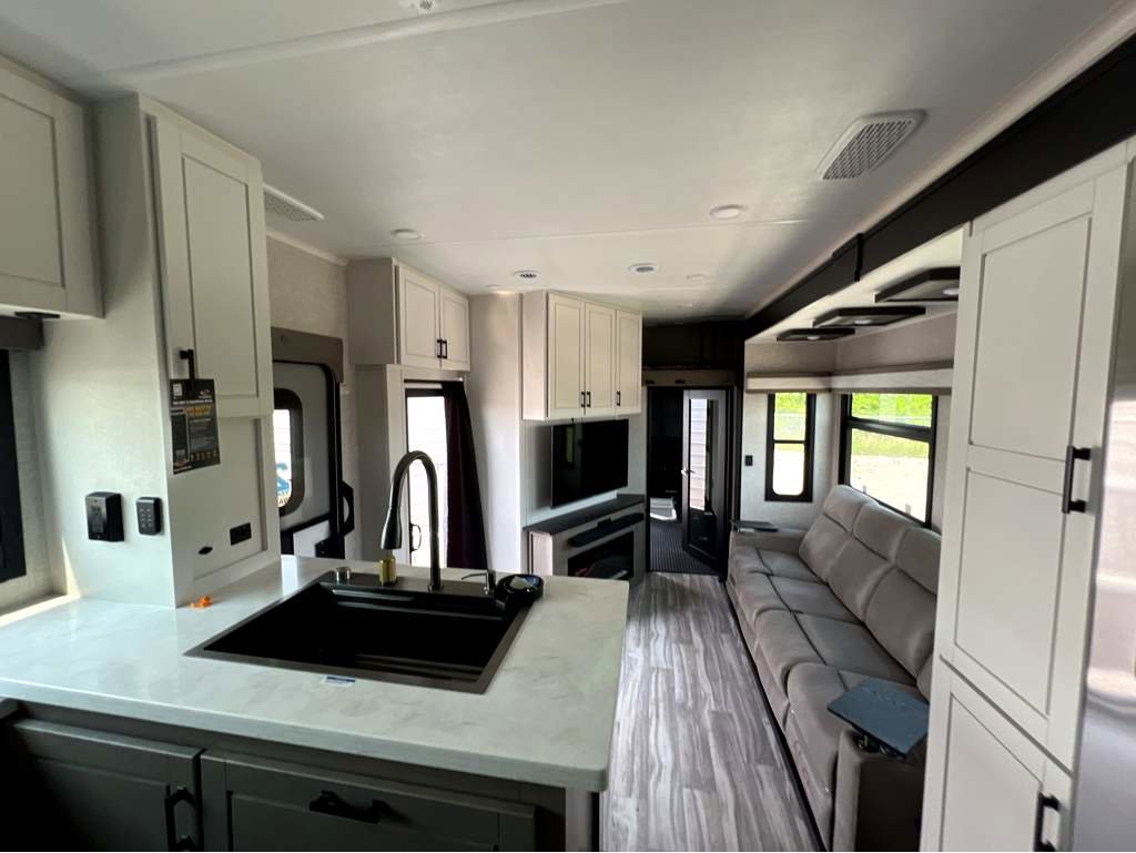2025 JAYCO SEISMIC 4113 - Image 5
