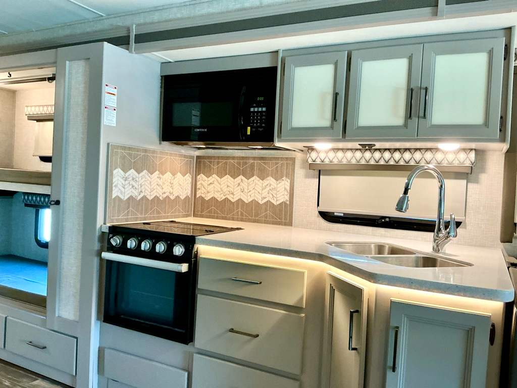 2023 THOR MOTOR COACH 34J - Image 18
