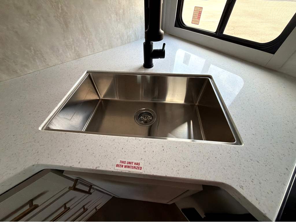 2027 VENTURE RV STRATUS 261VRB - Image 20
