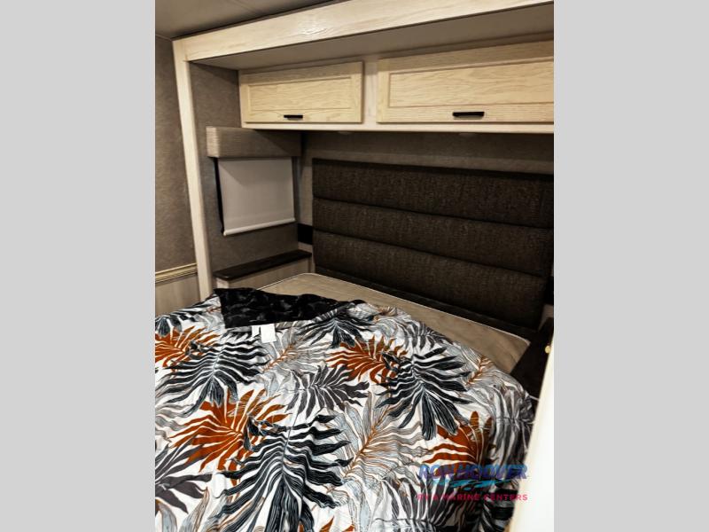 2022 WINNEBAGO 30T - Image 18