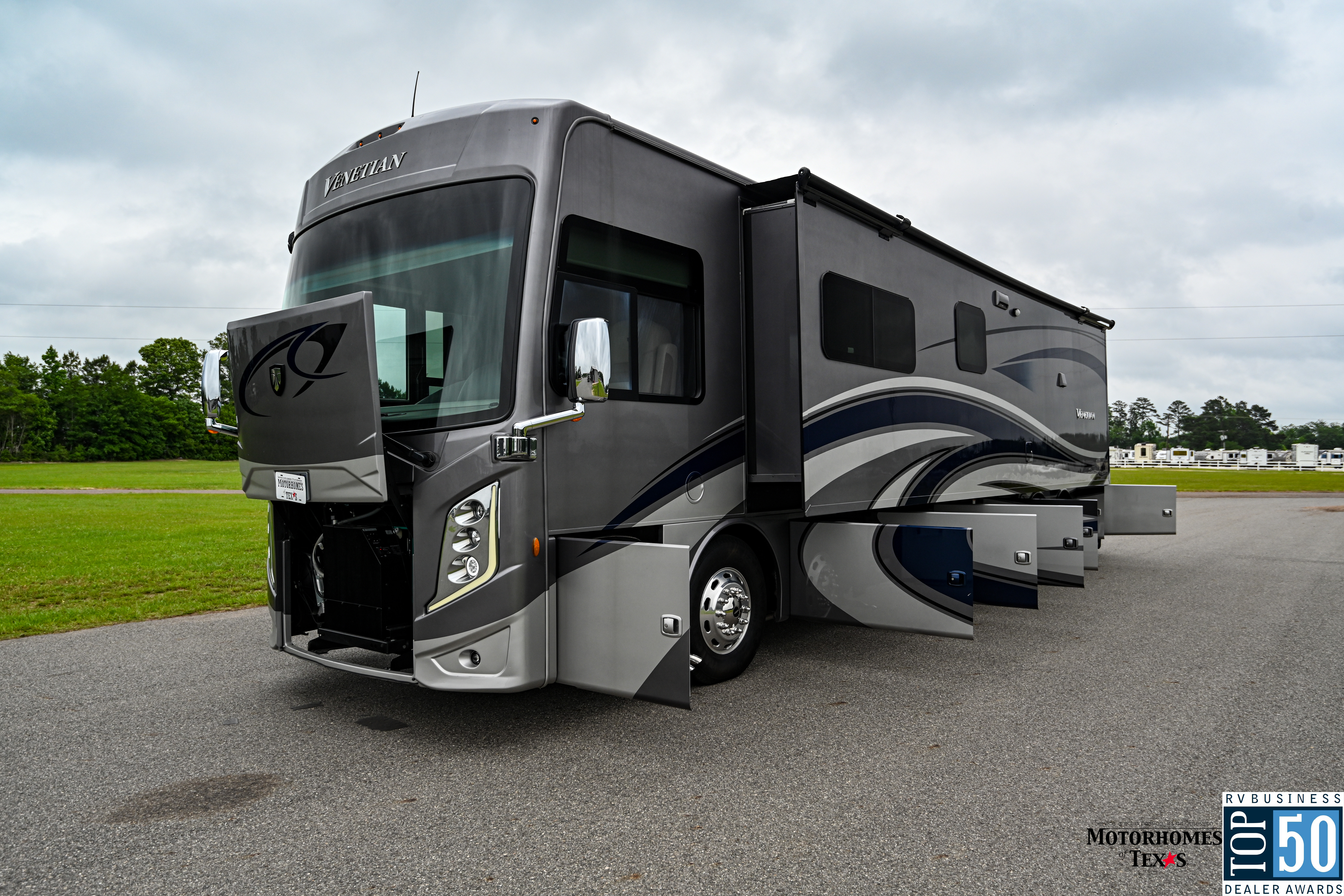 2022 Thor Motor Coach Venetian F42 - exterior 8