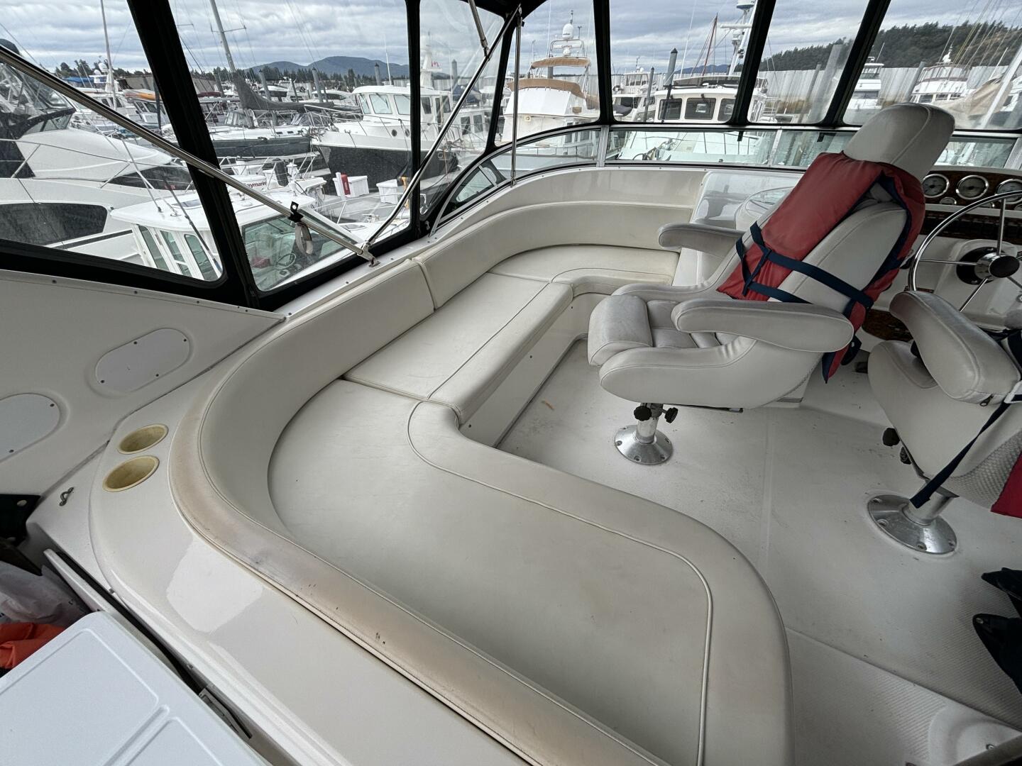 2000 Bayliner 3788 Command Bridge - Image 39