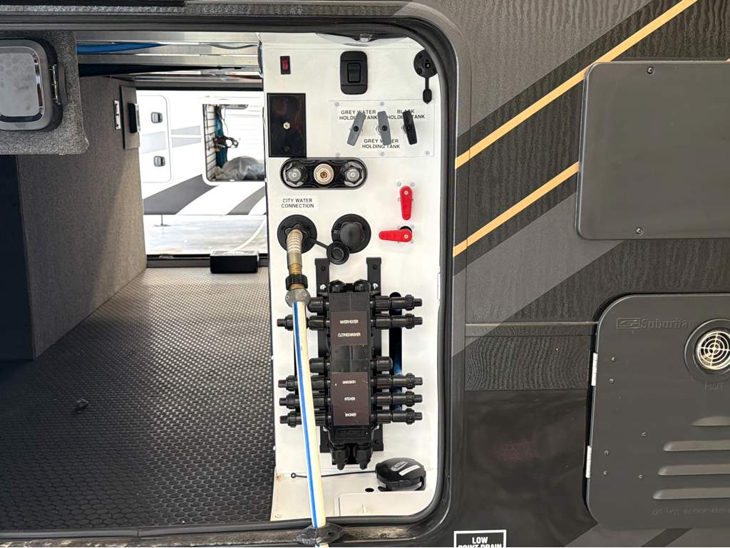 2027 JAYCO PINNACLE 32RLTS - Image 10