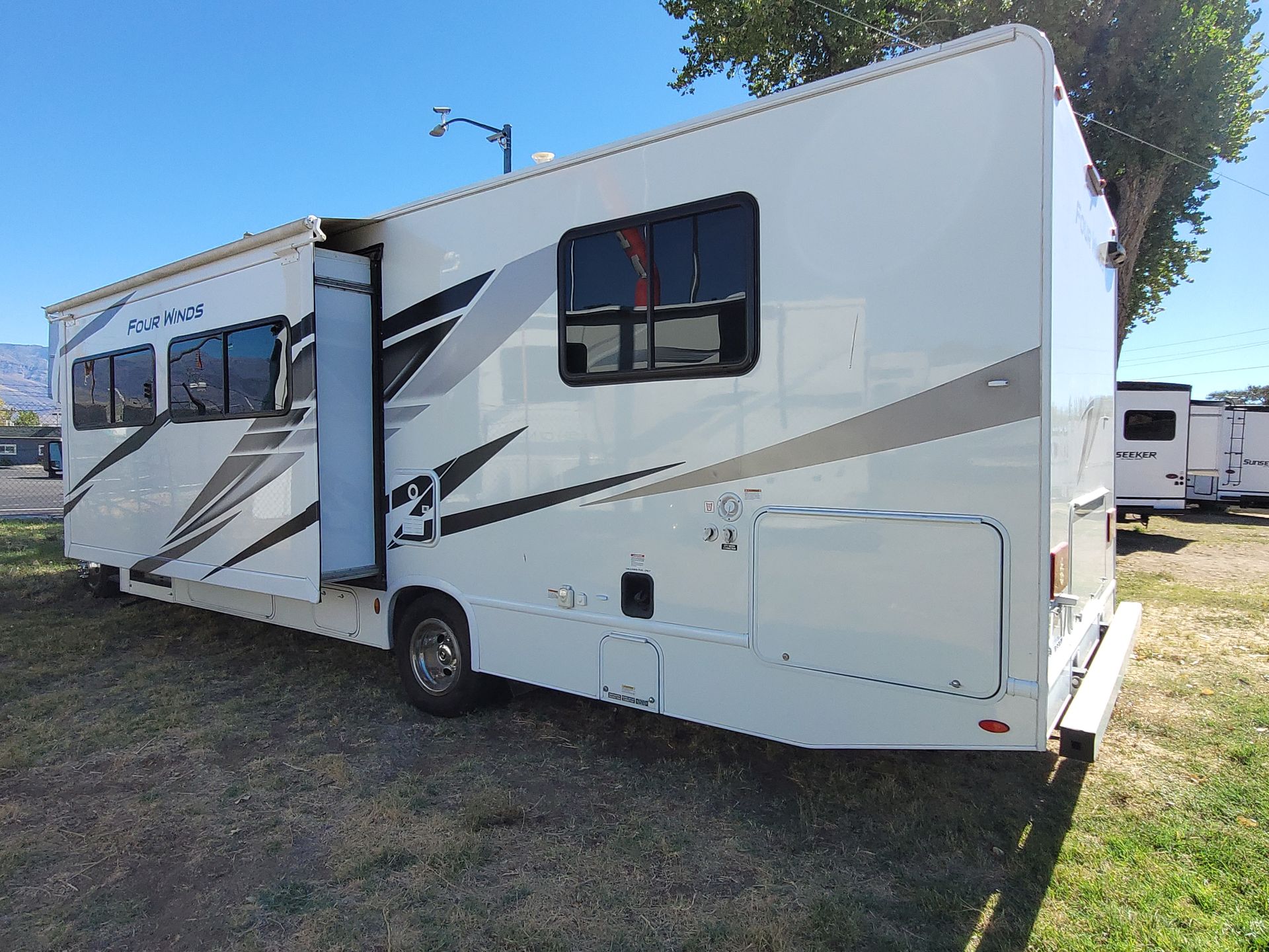 2025 Thor Motor Coach Four Winds 31MV - Image 5
