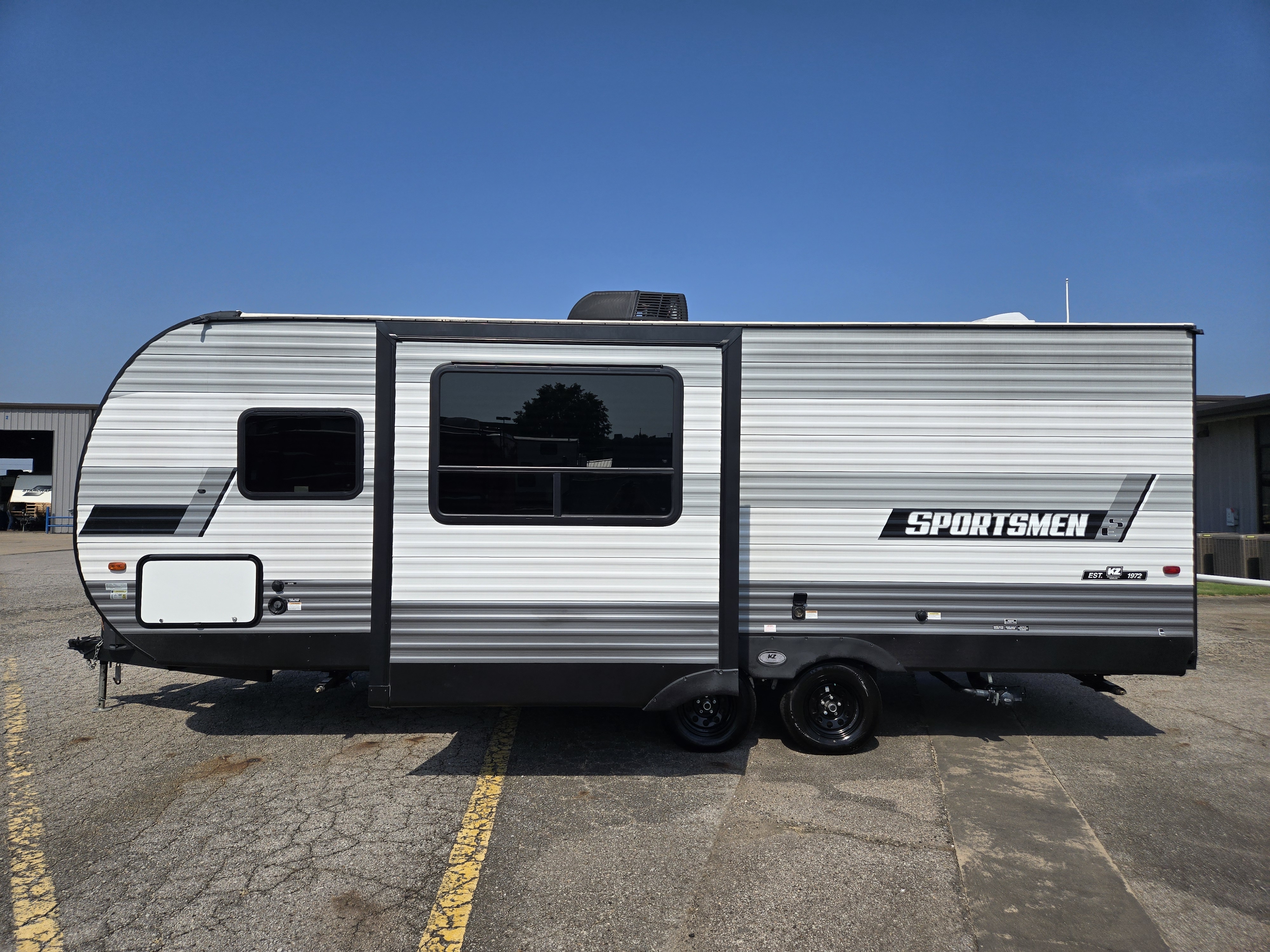 2023 KZ RV Sportsmen SE 231BHKSE - Image 8