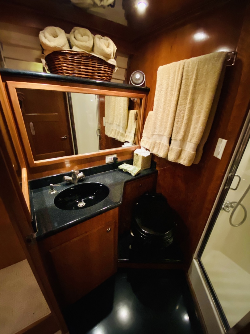 2003 Navigator 5700 Rival - Image 72