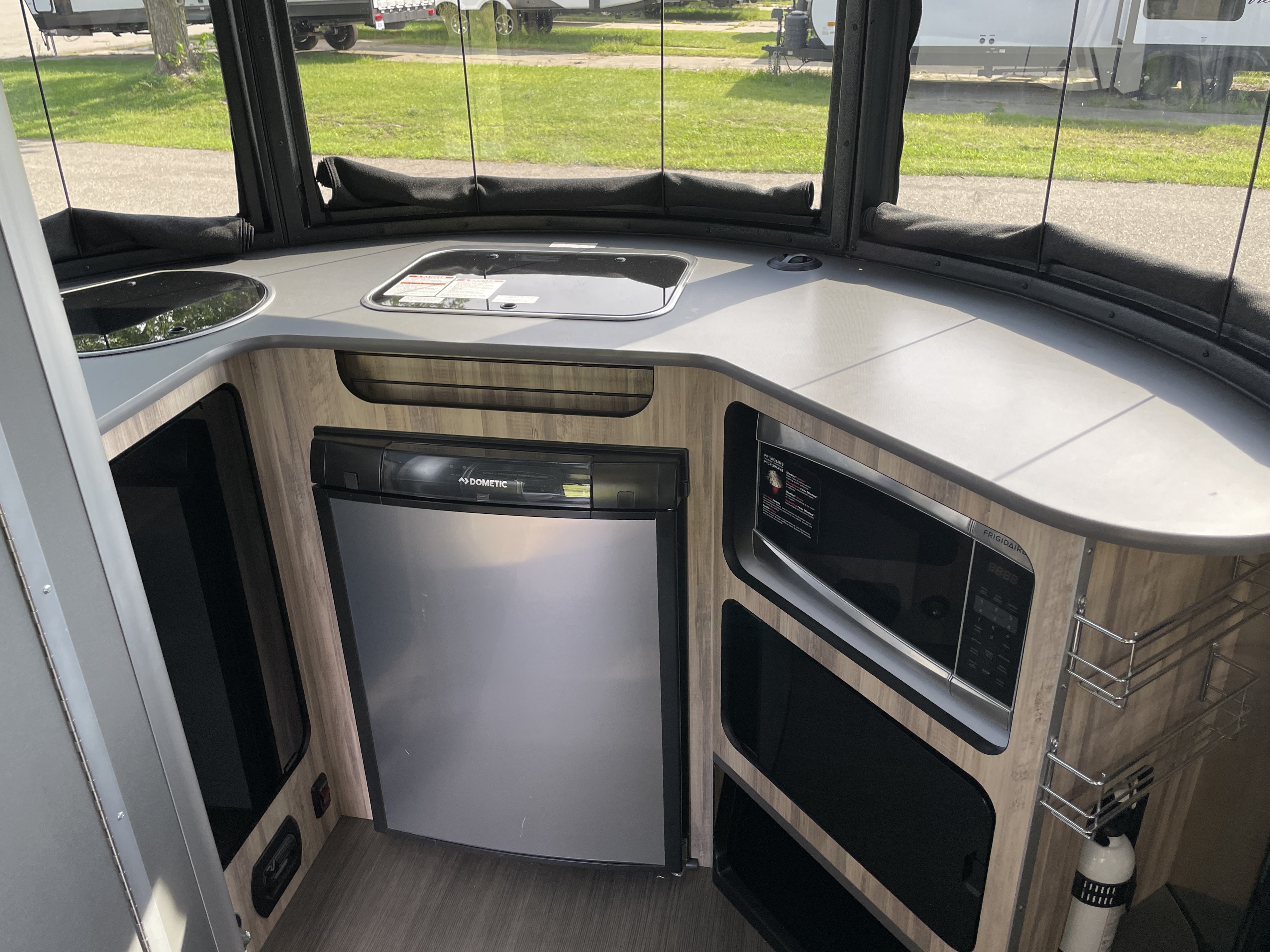 2017 Airstream Basecamp 16 - Image 9