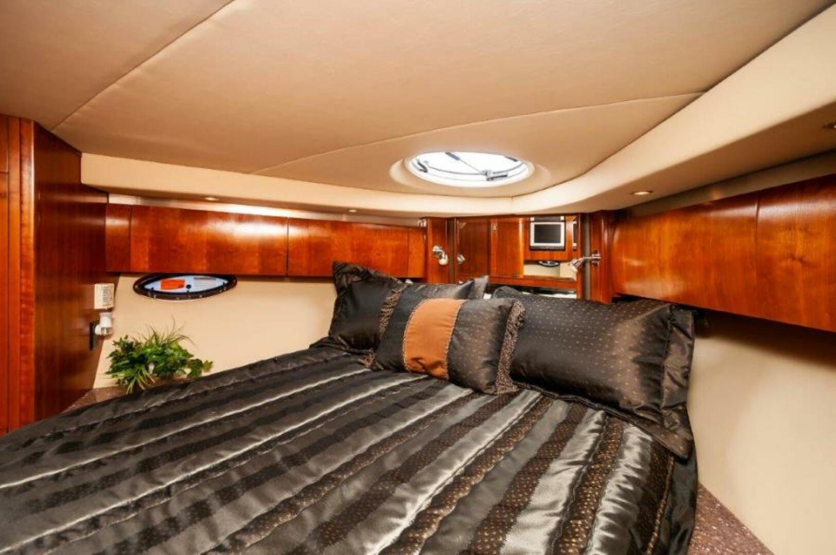 2006 Cruisers Yachts 477 Sport Sedan - Image 16
