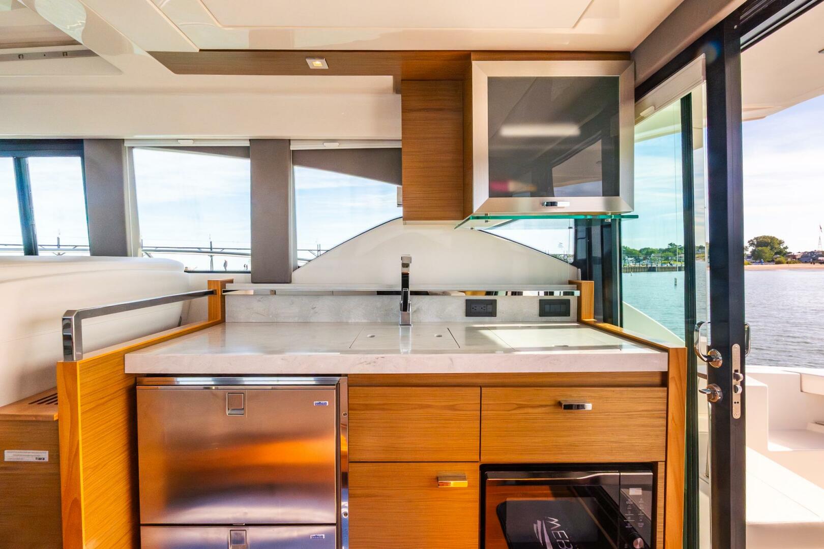 2022 Tiara Yachts 39 Coupe - Image 15