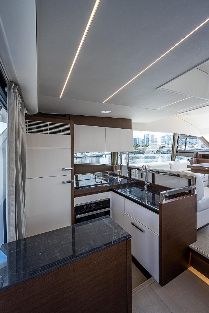 2022 Prestige 520 Fly - Image 18