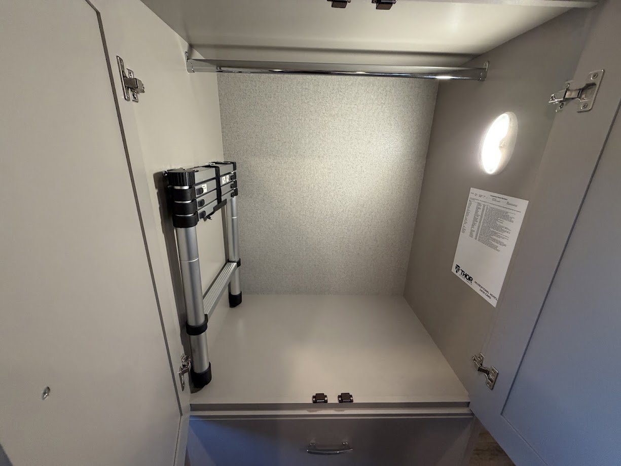 2026 THOR MOTOR COACH PASADENA 34XG - Image 59