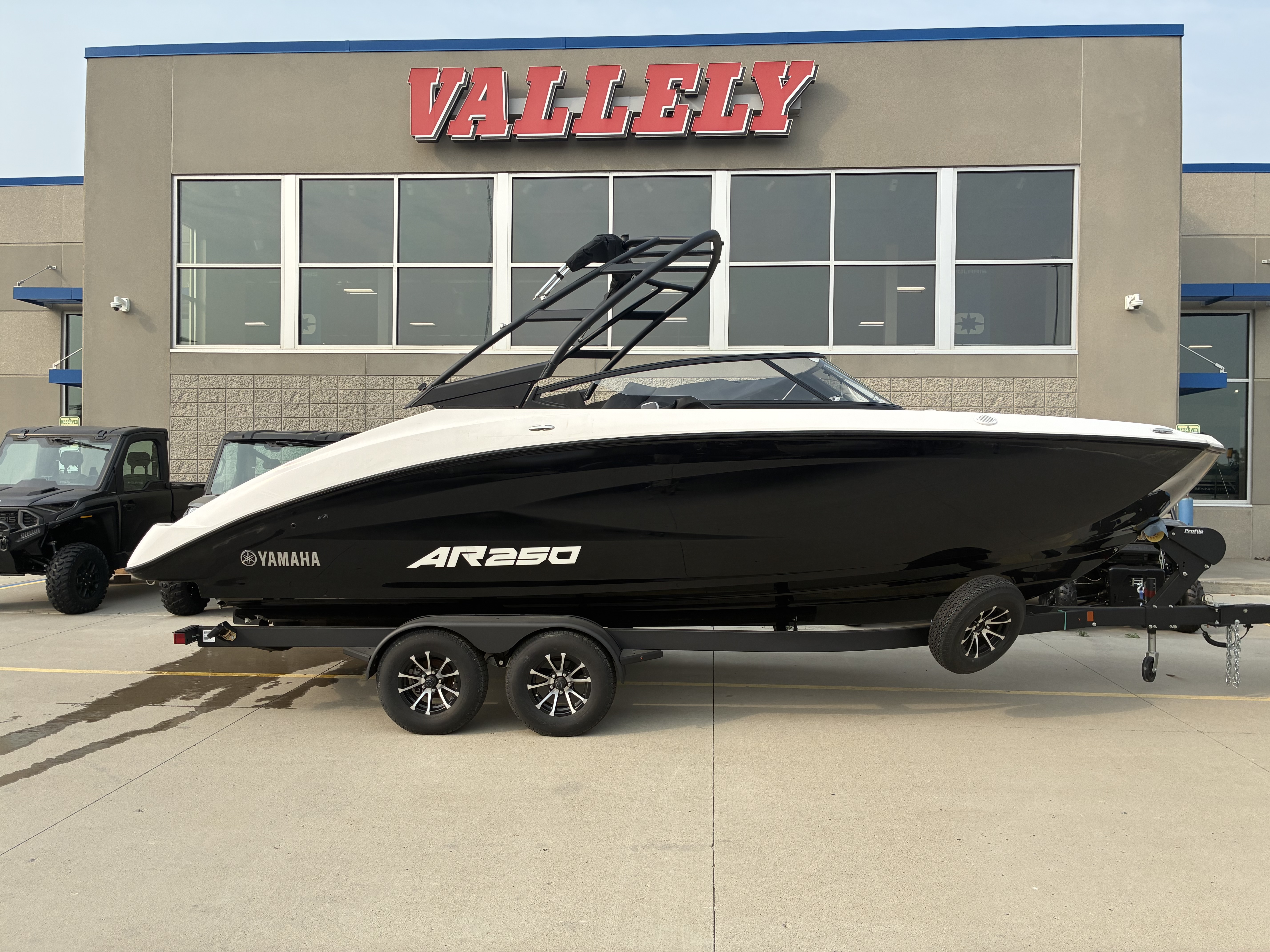 2026 Yamaha Boats AR250 - Image 1