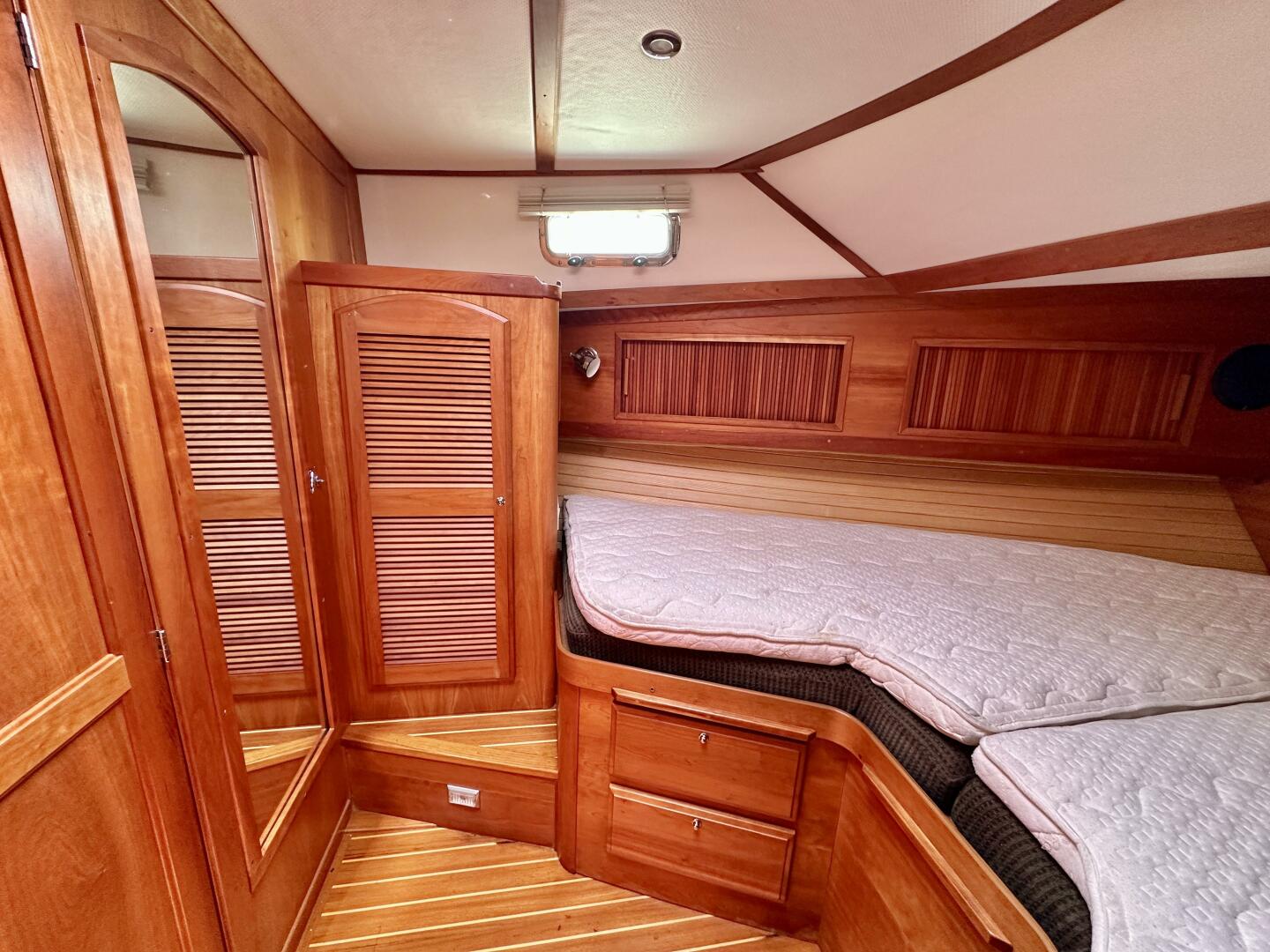 2002 Sabreline 36 Flybridge - Image 21