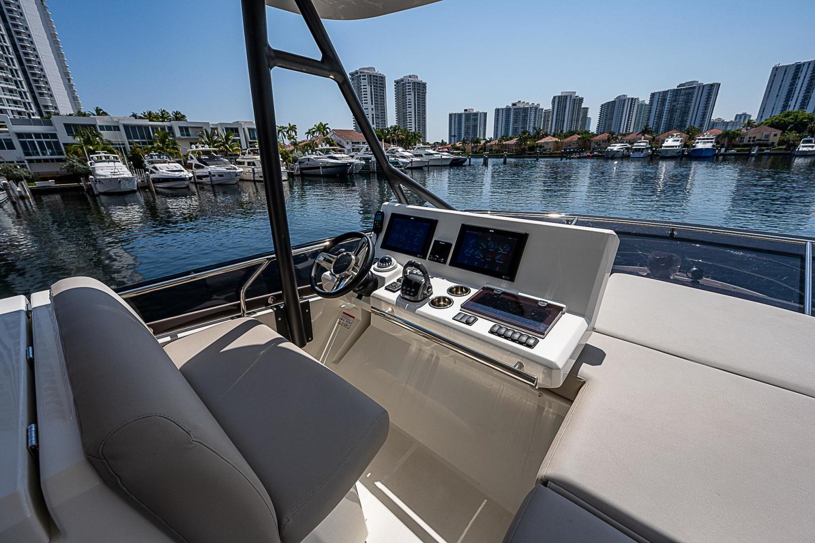 2022 Prestige 520 Fly - Image 14