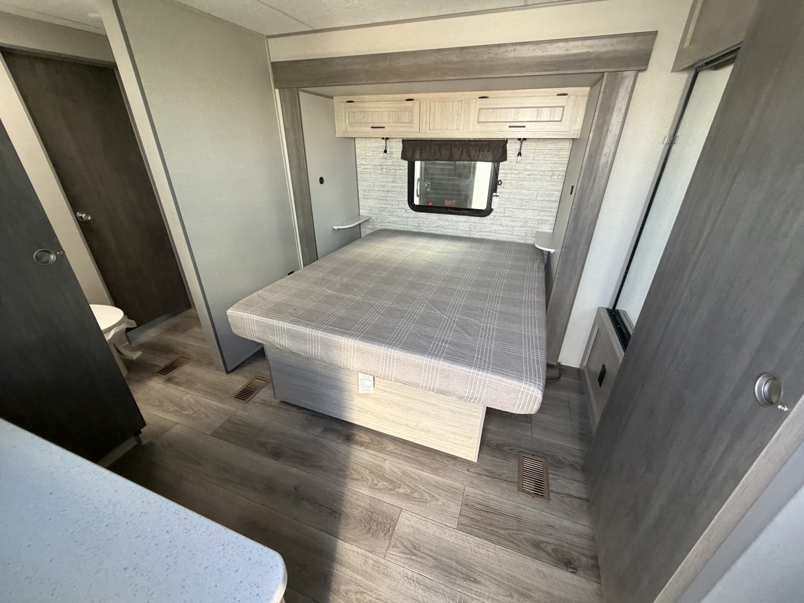 2026 COACHMEN 333DORM - Image 18