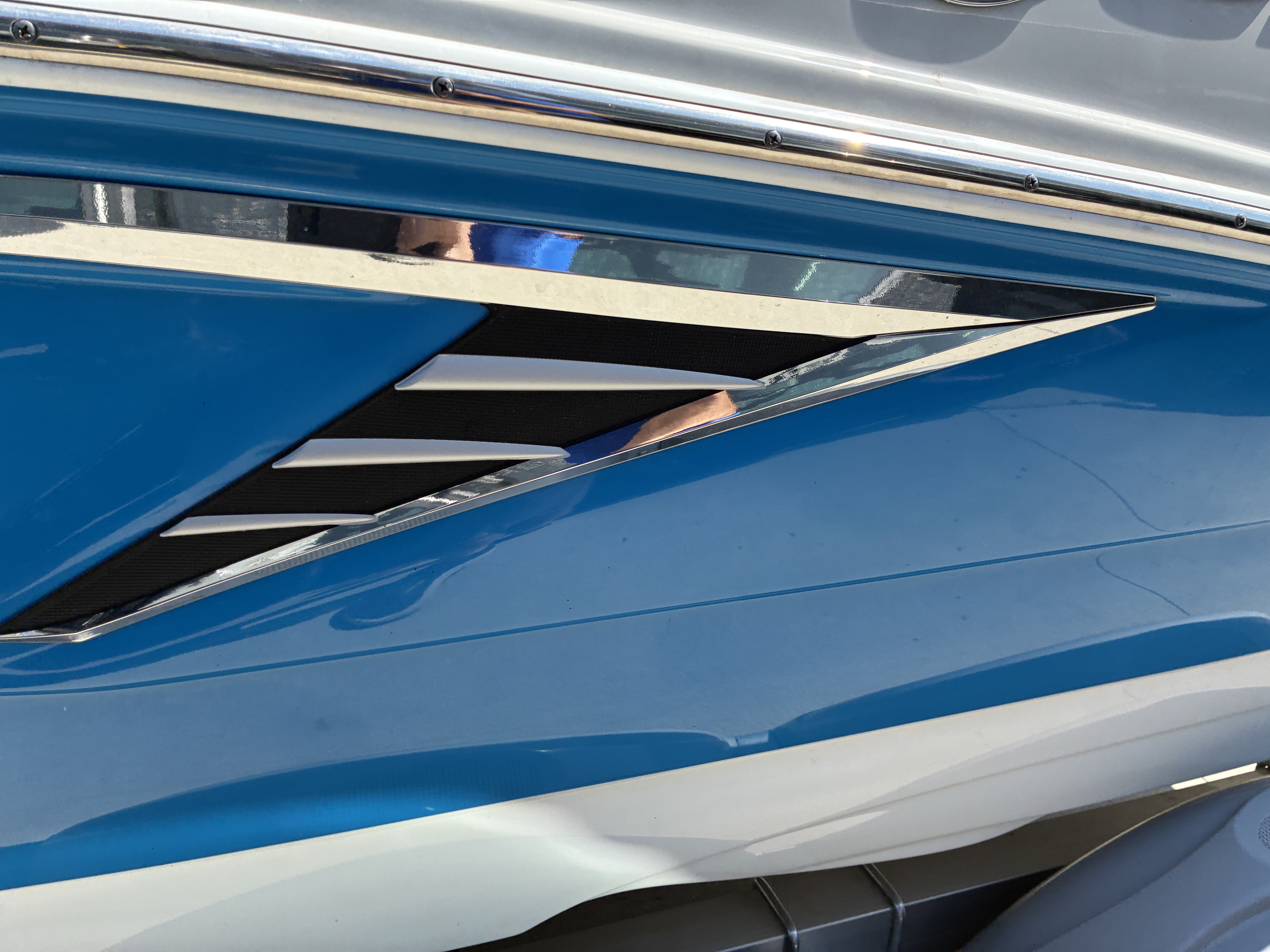 2021 Crownline E 205 XS - Image 10