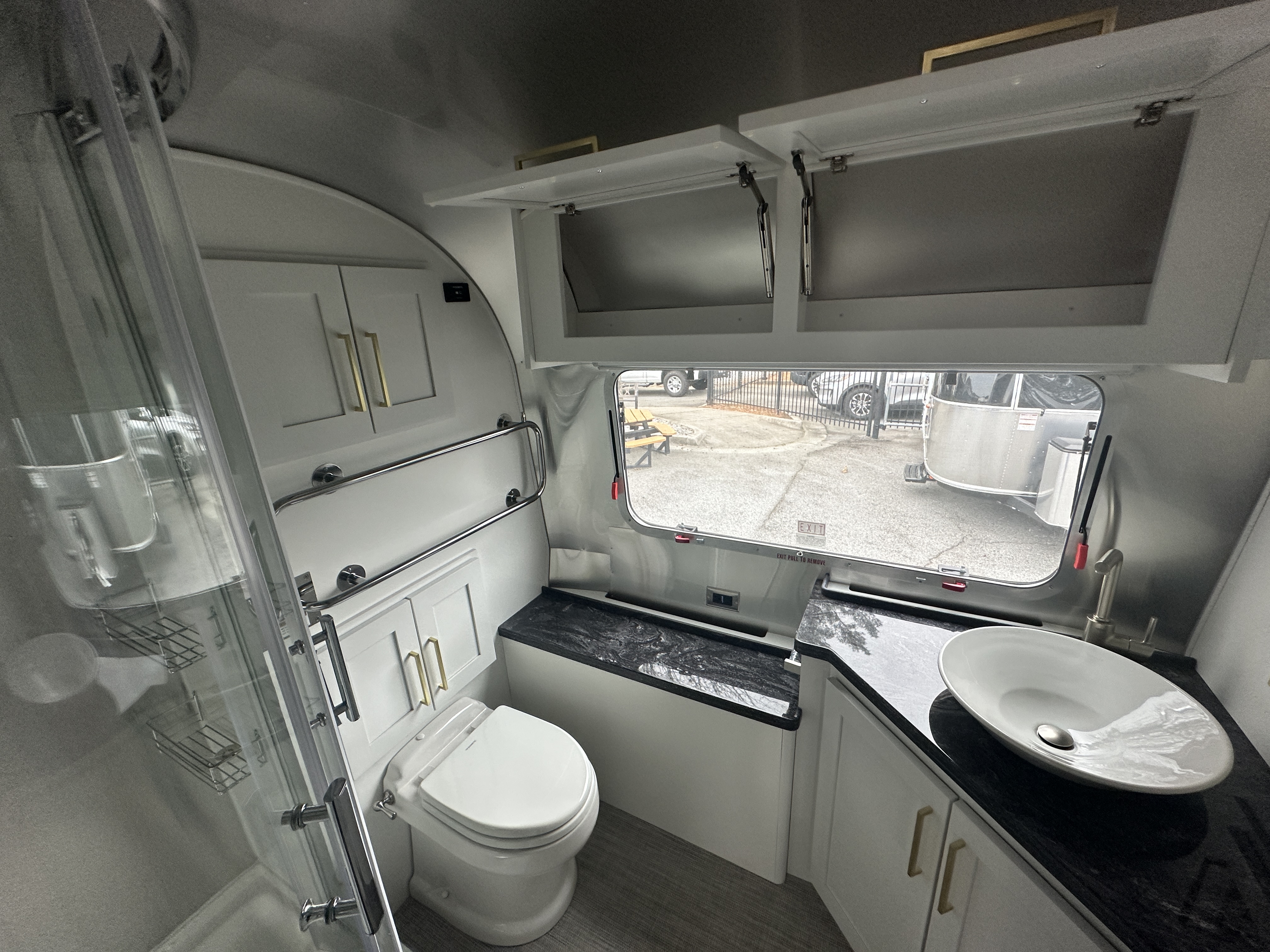 2026 Airstream Classic 33FB - Image 25