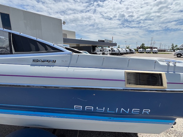 1989 Bayliner 2050 - Image 2