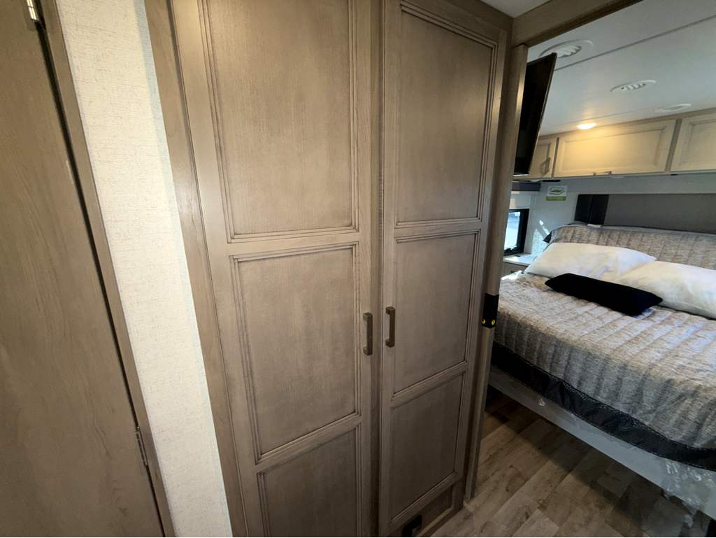 2026 THOR MOTOR COACH PALAZZO 33.5 - Image 22