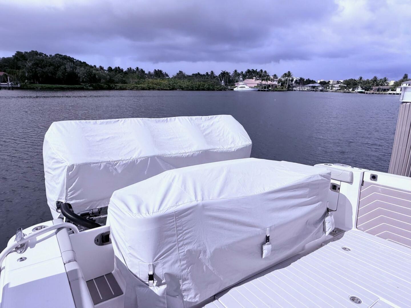 2006 Carver 43 Motor Yacht - Image 11