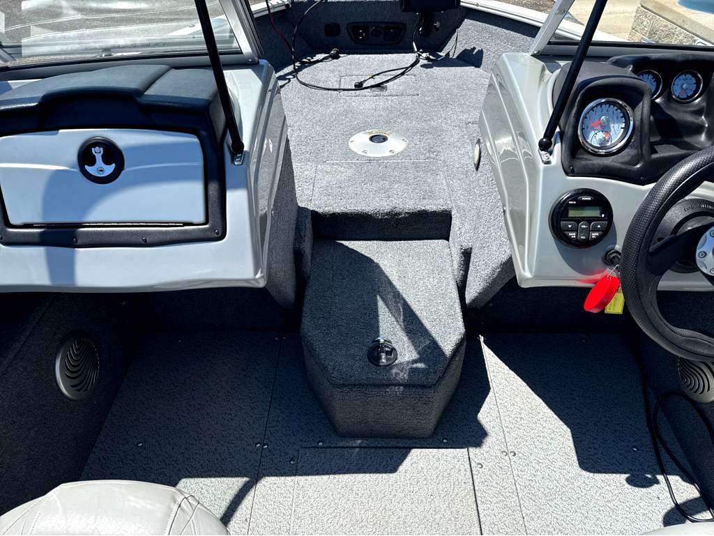 2018 Tracker Pro Guide V165 - Image 17