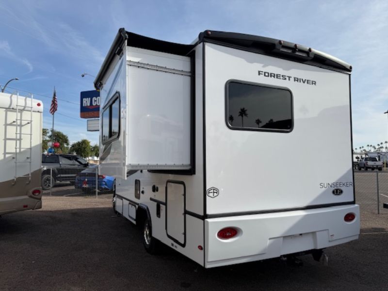 2026 Forest River Sunseeker LE 2250SLEF - Image 2