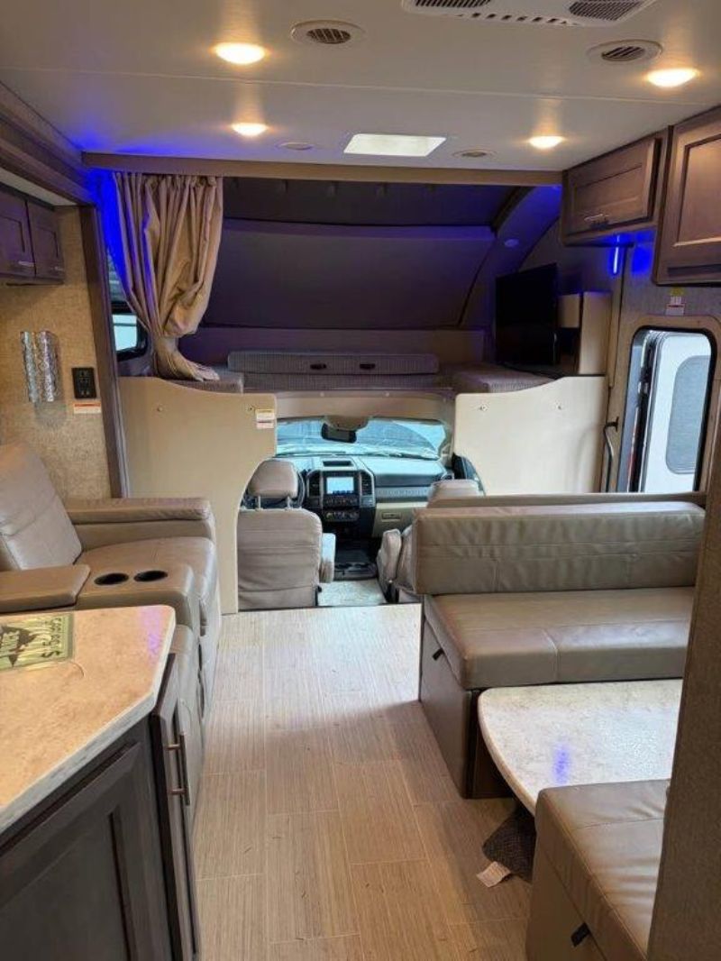2021 Thor Motor Coach Magnitude SV34 - Image 27