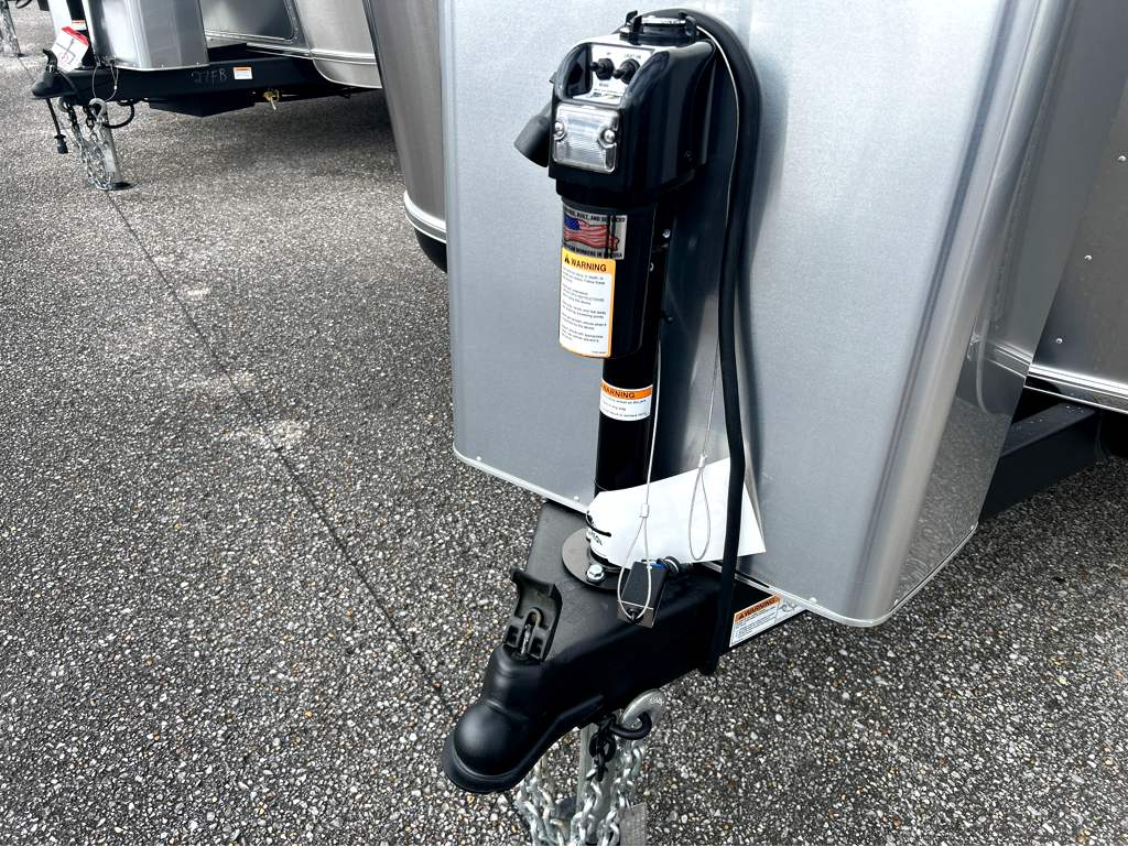 2027 AIRSTREAM CLASSIC 28RBT - Image 8