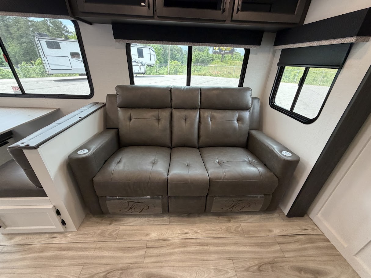 2026 VENTURE RV SPORTTREK 327VIK - Image 18