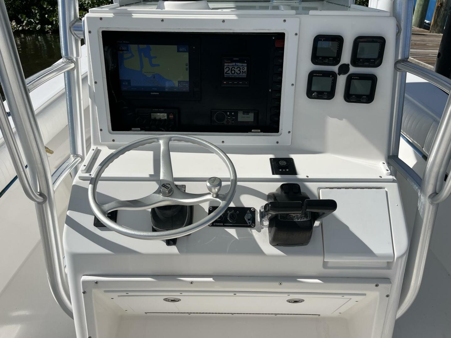 2006 Regulator 32 Center Console - Image 11