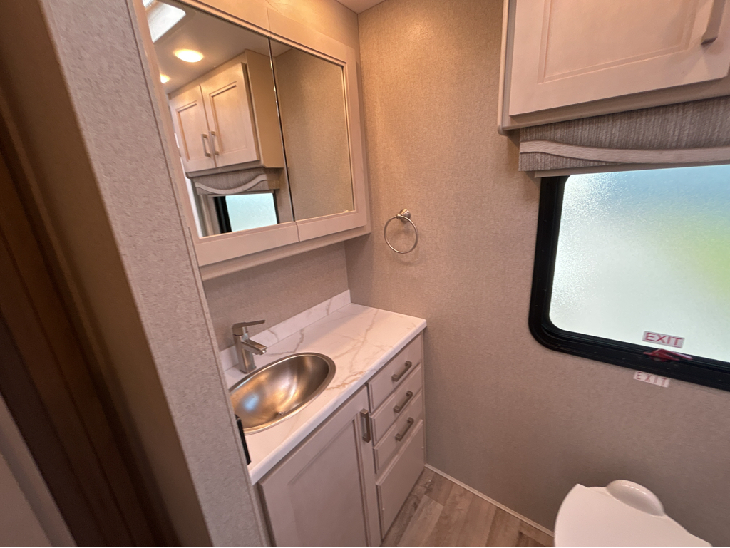 2026 THOR MOTOR COACH PASADENA 38DX - Image 48