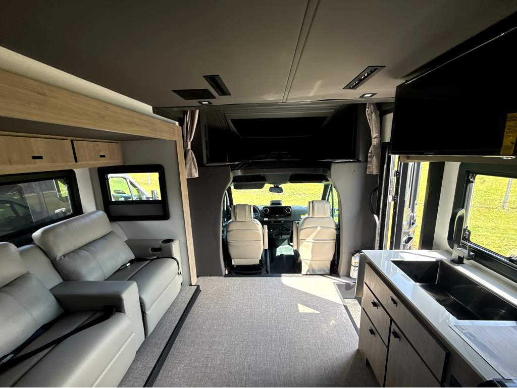 2027 Grand Design Lineage Series M 25FW - Image 14