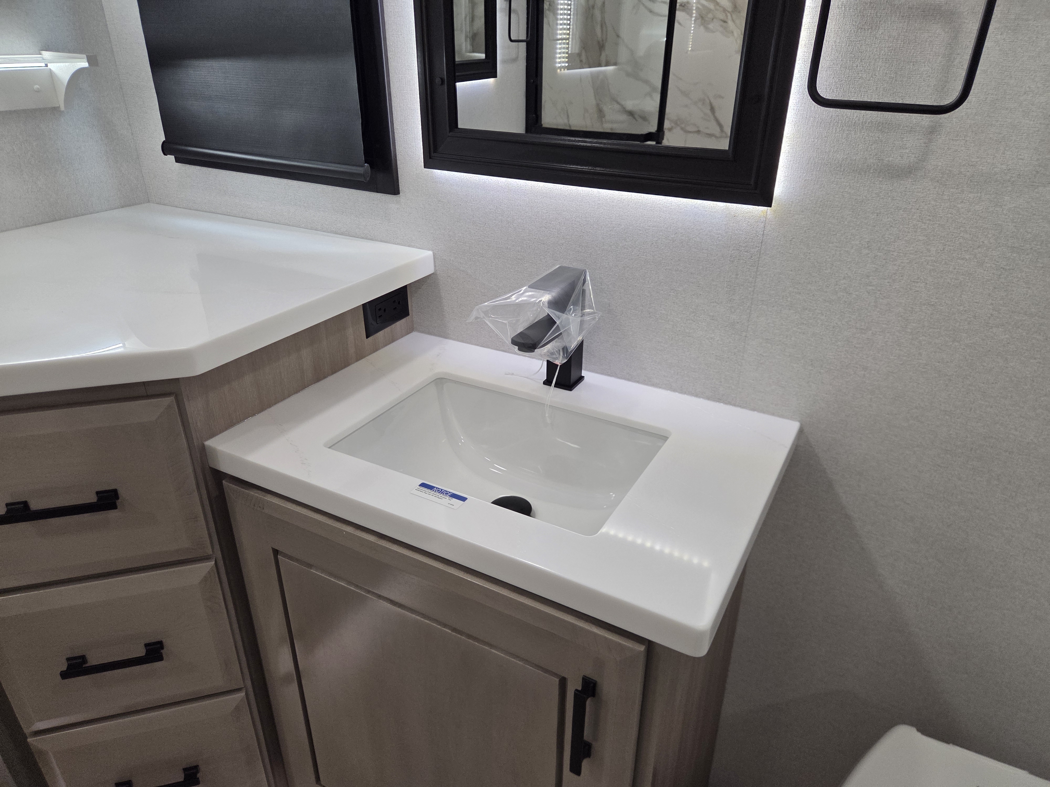 2027 Jayco Pinnacle 39FLOK - Image 26