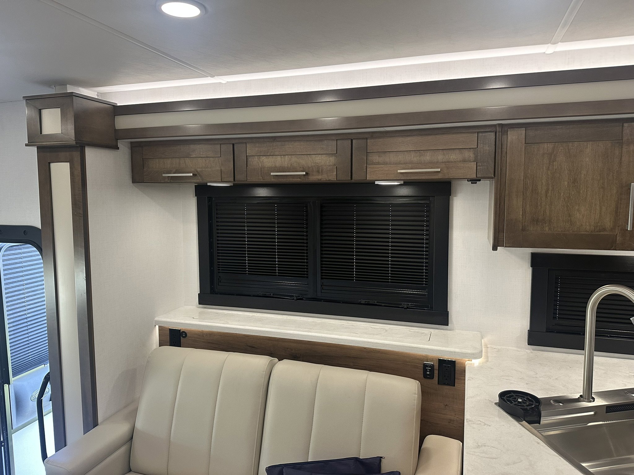 2026 JAYCO SENECA 37M - Image 20
