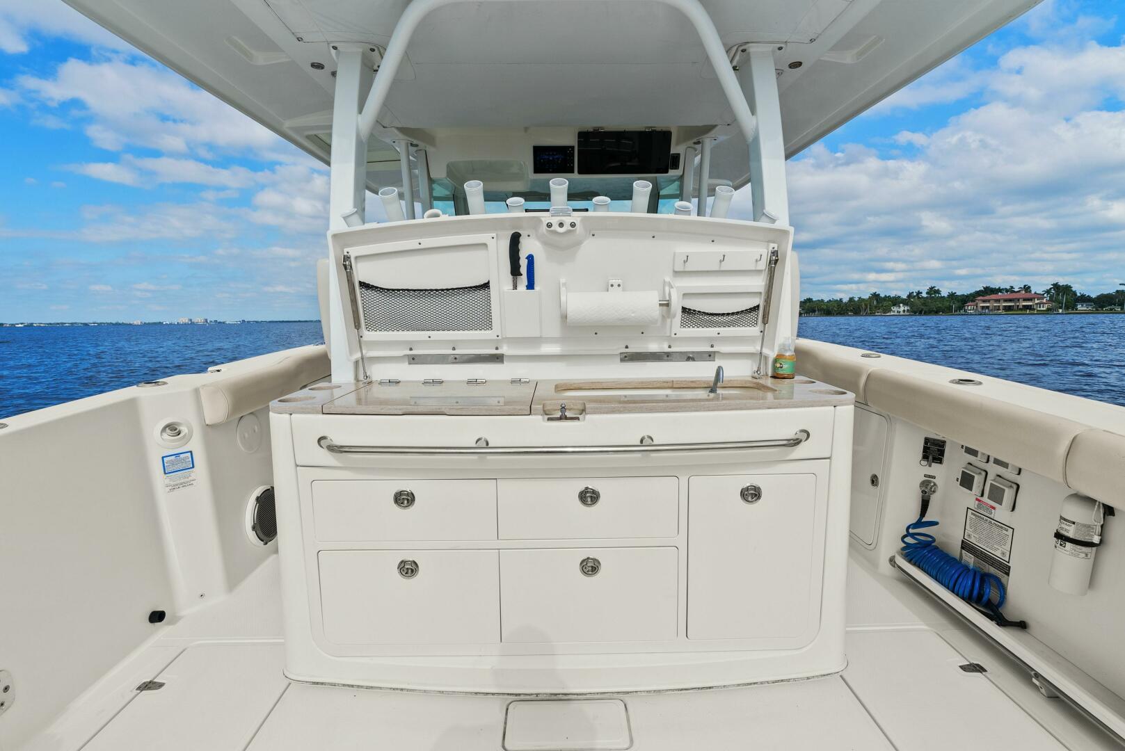 2019 Boston Whaler 380 Outrage - Image 6