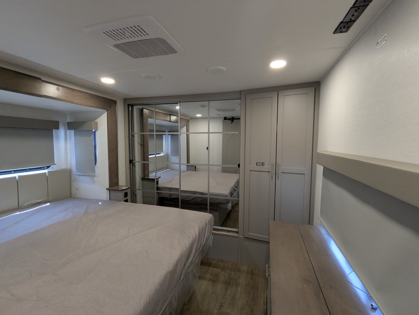 2026 Alliance RV Avenue 332RL - Image 10