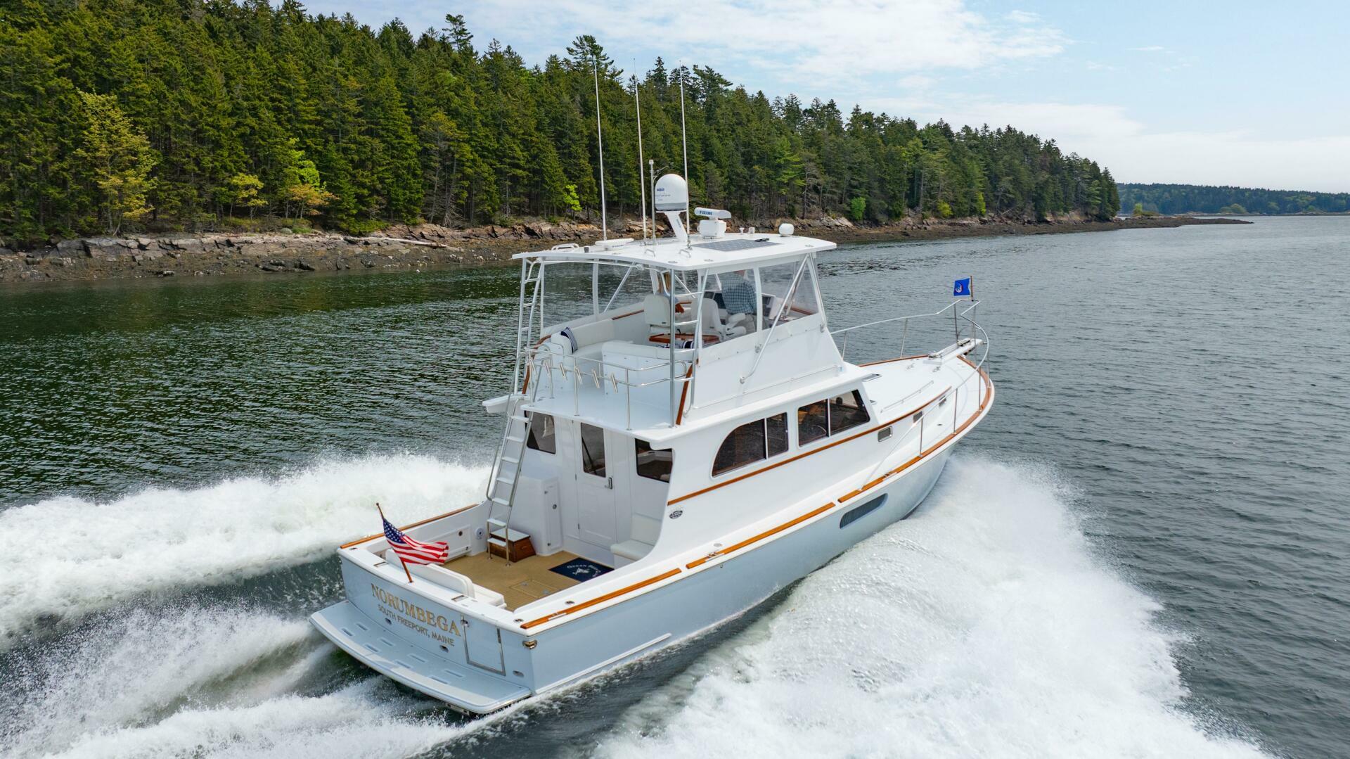 2019 Lowell Flybridge - Image 30