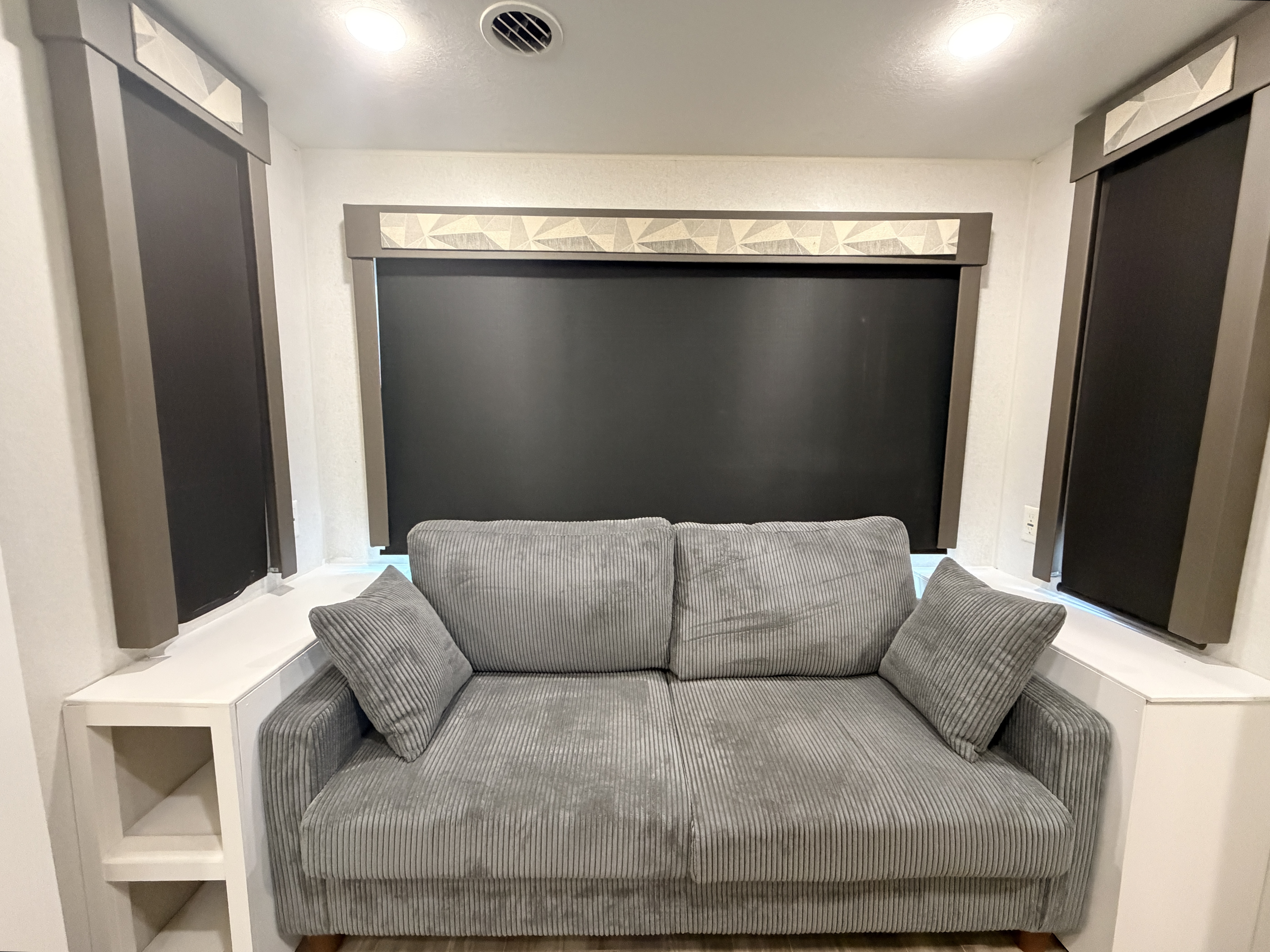 2019 Forest River Wildwood 27RE - Image 15