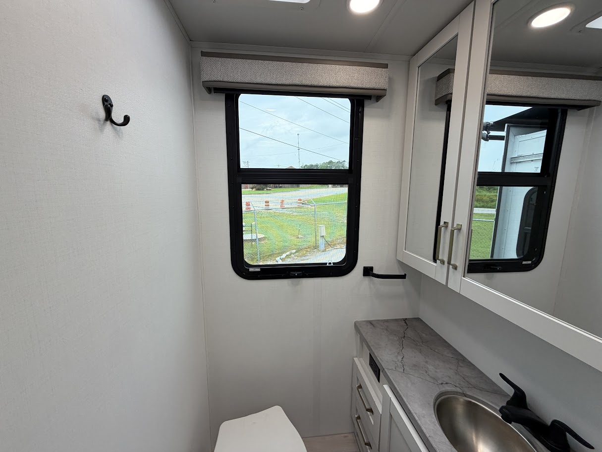 2027 JAYCO GREYHAWK 29MV - Image 45