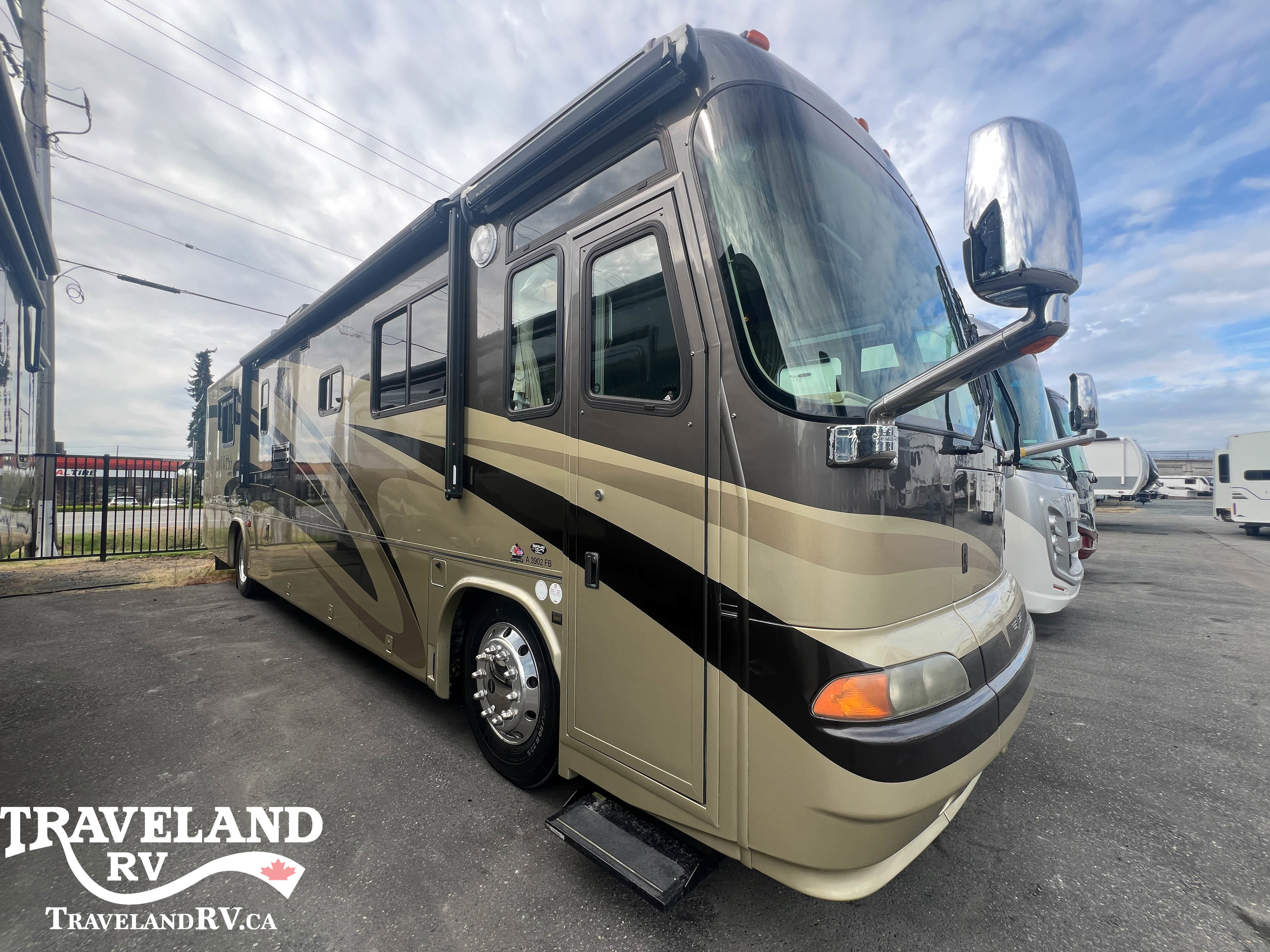 2005 TRIPLE E EMPRESS 3902FB - Image 1