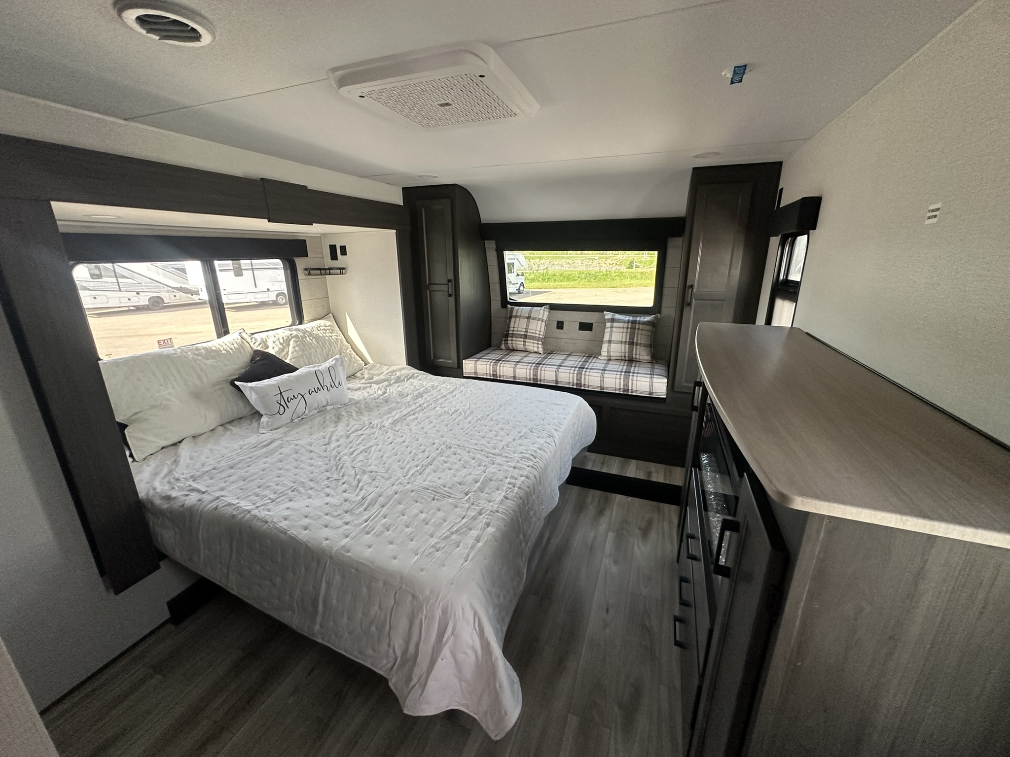 2026 VENTURE RV SPORTTREK 354VBH - Image 39