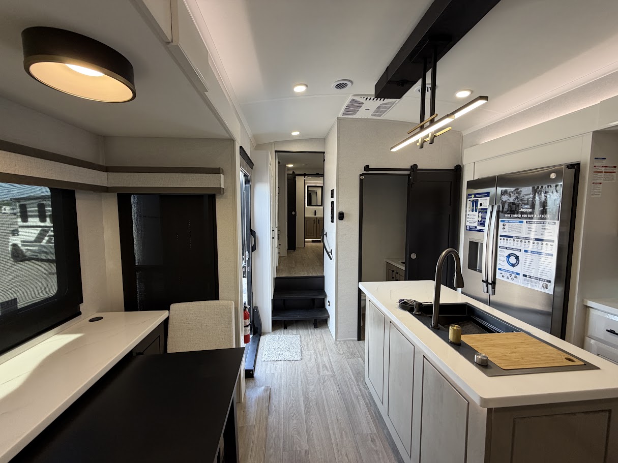 2027 JAYCO PINNACLE 39FLOK - Image 14
